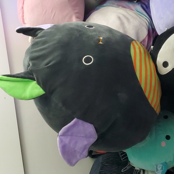 16" Fariq Black Halloween Bat Squishmallow - Picture 3 of 3